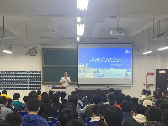 一群人在开会描述已自动生成